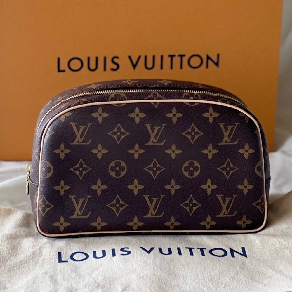 New Louis Vuitton Toiletry 25 Bag (Dopp Kit, Cosmetic Pouch) Monogram